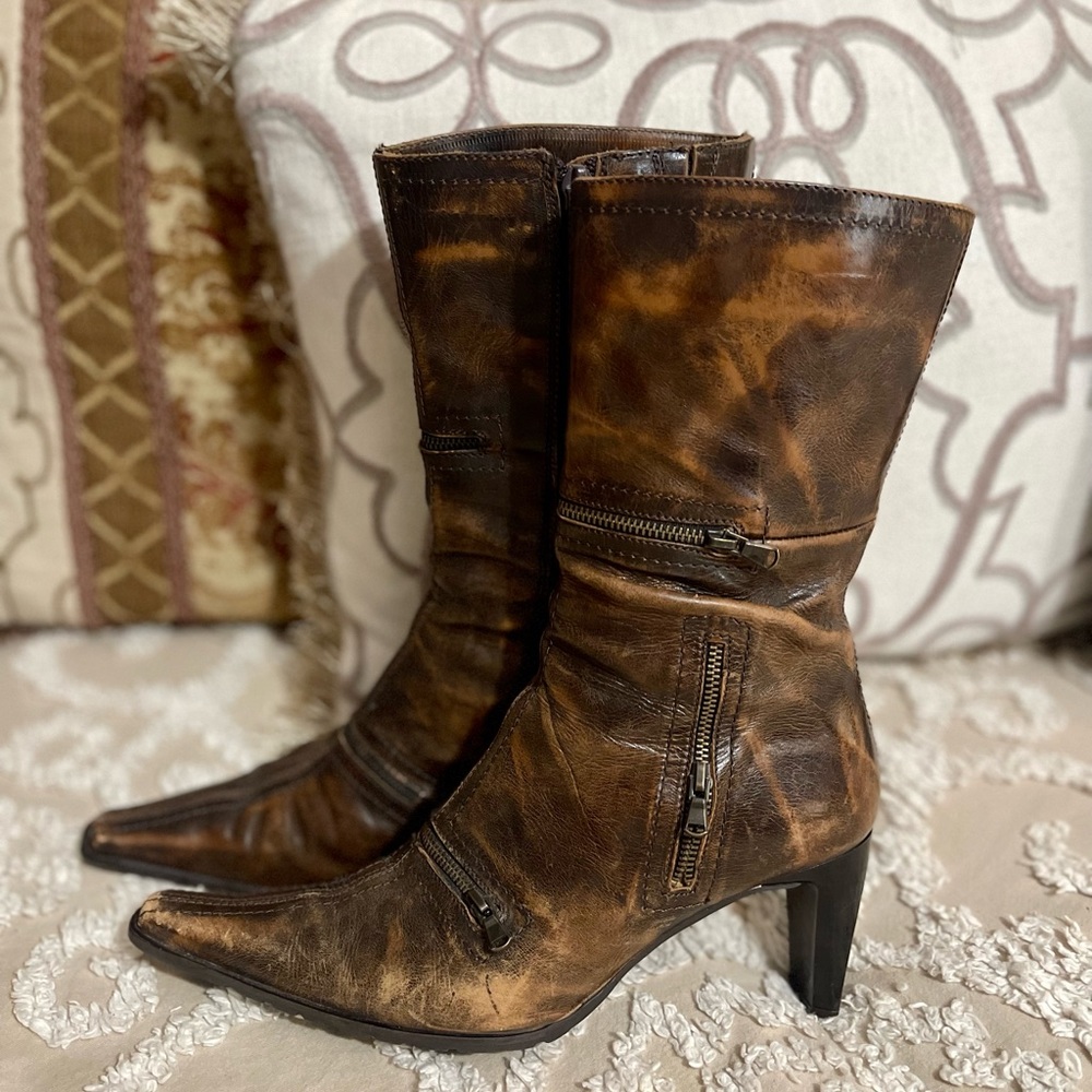 Distressed boots that are so so cute!